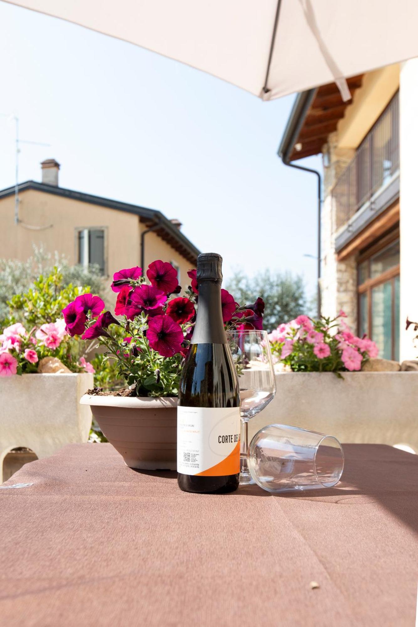 Corte Dei Soavi Suites - Apartments Soave  Exterior photo